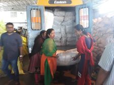 ജനകീയ പിന്തുണയോടെ ജില്ലാഭരണകൂടം തയ്യാറാക്കിയത് രണ്ടേകാല്‍ ലക്ഷം കിറ്റുകള്‍; കട്ടപ്പണിയെടുക്കുന്നവർക്ക് സവാളയെന്ന് വട്ടപ്പേരും