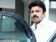 സിദ്ധിഖിന്റെ ഗുണ്ടായിസം പുറത്ത്;  കോടതി ഉത്തരവനുസരിച്ച് ഹോട്ടലിന് മുന്നിലെ  പരസ്യ ബോർഡ് നീക്കം ചെയ്യാൻ അധികൃതർ,  വില്ലനായി തടഞ്ഞ് നടൻ സിദ്ധിഖ്!!
