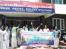 മന്ത്രി ജി സുധാകരന്‌റെ ഓഫീസിലേക്ക് ഡോഗ് മാര്‍ച്ച്: ബിജെപി നേതാക്കളെ അറസ്റ്റ് ചെയ്തു
