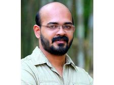  ബസിടിച്ചു ബൈക്ക് യാത്രികനായ മലപ്പുറത്തെ യുവ ഡോക്ടര്‍ മരിച്ചു