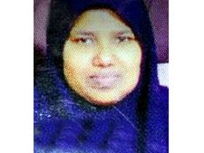   ഭര്‍ത്താവിന്റെ പിറകിലായി റെയില്‍ ക്രോസ് ചെയ്യുന്നതിനിടയില്‍ മലപ്പുറത്തെ അധ്യാപിക ട്രെയിന്‍ ഇടിച്ച് മരിച്ചു