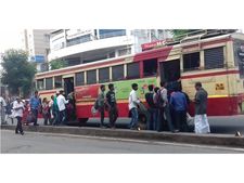 മൂവാറ്റുപുഴ കച്ചേരിത്താഴത്ത് കെഎസ്ആര്‍ടിസി ബസുകള്‍ ബസ്‌ബേയില്‍ കയറാത്തതിനാല്‍ ഗതാഗതക്കുരുക്കും തുടര്‍കഥയാകുന്നു 