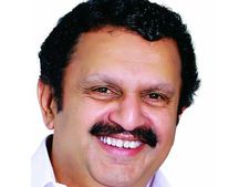 ബസുകളുടെ കാലാവധി നീട്ടി; നഗ്നമായ അഴിമതിയെന്ന് കെ മുരളീധരൻ,  നാട് ഭരിക്കുന്നത് അഴിമതിക്കെതിരെ മിണ്ടാത്ത മുഖ്യൻ!