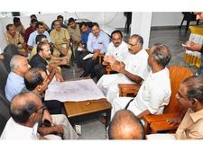 കൊയിലാണ്ടി നഗരത്തില്‍ മണിക്കൂറുകള്‍ നീണ്ട ഗതാഗതക്കുരുക്ക്: ബൈപ്പാസിനു പുറമെ റോഡ് വീതി കൂട്ടും! 