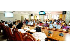 വയനാട്ടില്‍ ശാസ്ത്രീയ ഭൂവിനിയോഗം അനിവാര്യമെന്ന് നിയമസഭാ എസ്റ്റിമേറ്റ്‌സ് സമിതി;  പ്രത്യേക പാക്കേജ് അനുവദിക്കണമെന്ന് എല്‍ഡിഎഫ് നിവേദനം