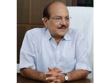 ശബരിമല: സർക്കാർ കാണിക്കുന്നത് ബുദ്ധിശൂന്യതയെന്ന് കുഞ്ഞാലിക്കുട്ടി,  പുണ്യഭൂമിയെ കലാപഭൂമിയാക്കരുത്!