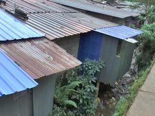 മൂന്നാറില്‍ കൈതോടുകള്‍ കൈമാറി കയ്യേറ്റം വ്യാപകം! നിര്‍മ്മാണങ്ങള്‍ക്കെതിരെ നടപടിയെടുക്കല്‍ വൈകുന്നു...!!!