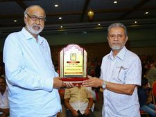  വിശുദ്ധ ഖുര്‍ആന്റെ ഏറ്റവും വലിയ കൈയെഴുത്തുപ്രതി മലപ്പുറത്ത്: മമ്മദിന്റെ ആറു വര്‍ഷത്തെ പ്രയത്‌നം!