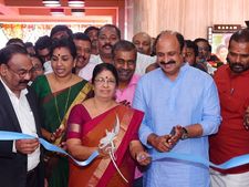 തൃശൂരിന്റെ രാഗം തീയറ്റര്‍ വീണ്ടും തുറന്നു... കായംകുളം കൊച്ചുണ്ണിയും നിവിന്‍പോളിയും ഇന്ന് രാഗത്തിൽ!! 