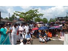 ശബരിമല സത്രീപ്രവേശന വിഷയത്തില്‍ പ്രതിഷേധവുമായി പതിനായിരങ്ങള്‍, ആലപ്പുഴ- ചങ്ങനാശേരി റോഡ് തടഞ്ഞു