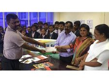  കേരളത്തിന് തെലങ്കാനയുടെ കൈത്താങ്ങ്: ദുരിതാശ്വാസ നിധിയിലേക്ക്   പണം നല്‍കി