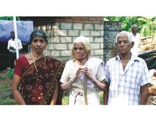 സര്‍ക്കാരും ഉറ്റവരും കൈയൊഴിഞ്ഞു  ഇവര്‍ കഴിയുന്നത് അനാഥാലയത്തില്‍ പ്രളയം ബാക്കിയിട്ട ദുരന്തം...  കിടപ്പാടം നഷ്ടപ്പെട്ട് വയോധികര്‍