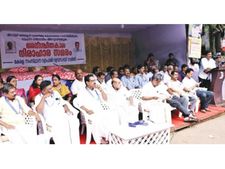 മിഠായിത്തെരുവില്‍ വാഹനപ്രവേശം; കോര്‍പ്പറേഷനെതിരെ ഇടതനുകൂല വ്യാപാരി സംഘടന നിരാഹാരത്തില്‍
