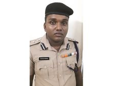 പത്താം ക്ലാസ് വരെ മാത്രം പഠനം, ജോലി ബസ് കണ്ടക്ടര്‍: ആഗ്രഹം പോലീസ് ആകാന്‍, സ്വയം ഡിഐജി ചമഞ്ഞ് വന്‍ തുകയുടെ തട്ടിപ്പ്, 21 വയസിനിടെ രണ്ട് കല്യാണം, അവസാനം ശരിക്കുള്ള പോലീസിന്റെ കൈയ്യില്‍ അകപ്പെട്ടു