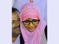  ദുബായില്‍ നടക്കുന്ന ഇന്റര്‍നാഷണല്‍  ഹോളി ഖുര്‍ആന്‍ മത്സരത്തില്‍ ഇന്ത്യയെ പ്രതിനിധികരിച്ച് മലപ്പുറത്തെ കൊച്ചു മിടുക്കിയും; 70 രാജ്യങ്ങളില്‍ നിന്നുള്ള മത്സരാര്‍തികളാണ് പങ്കെടുക്കുന്നത് 
