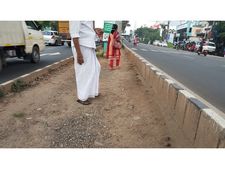 കാൽ നടക്കാർക്ക് ഭീഷണിയായ മീഡിയൻ; പ്രായമായവർക്കും സ്ത്രീകൾക്കും റോഡ് മുറിച്ചു കടക്കൽ ഏറെ ദുഷ്ക്കരം...