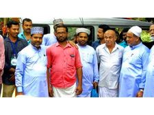 മലപ്പുറത്തെ നബിദിന ഘോഷയാത്രക്ക് ബിജെപിയുടെ സ്വീകരണം നാടെങ്ങും വിശ്വാസികള്‍ നബിദിനം ആഘോഷിക്കുന്നു