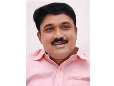 ഡിവൈഎഫ്‌ഐ കേവലം സമരസംഘടനയല്ല, പി.കെ ശശിയെക്കുറിച്ച് ചോദിക്കുന്നത് അറിവില്ലാത്തിനാല്‍: നേതാക്കള്‍