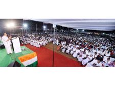 കോണ്‍ഗ്രസിനെയും ബിജെപിയേയും കൂട്ടിക്കെട്ടാന്‍  പിണറായി നോക്കണ്ട, പിണറായി വിജയന്റേയും ബിജെപി നേതാവ് ശ്രീധരന്‍പിള്ളയുടെയും മനസുകളാണെന്ന് ചെന്നിത്തല