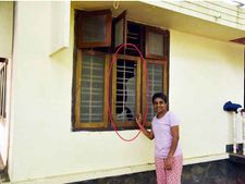  ശബരിമല കയറാനൊരുങ്ങിയ അപര്‍ണ്ണ ശിവകാമിയുടെ വീടിന് കല്ലേറ്, ജനല്‍ചില്ലുകള്‍ തകര്‍ത്തു, ഉറങ്ങിക്കിടന്ന കുഞ്ഞിന് പരുക്ക്