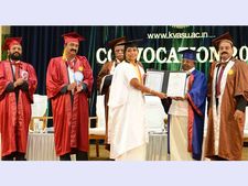  പൂക്കോട് വെറ്ററിനറി സര്‍വകലാശാലയില്‍ ബിരുദദാനം നടത്തി; കര്‍ഷകരുടെ ജീവിതം മെച്ചപ്പെടുത്താന്‍ വിദ്യാര്‍ത്ഥികള്‍ മുന്നിട്ടിറങ്ങണമെന്ന് മന്ത്രി കെ രാജു