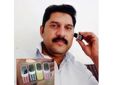 ലോകത്തിലെ ഏറ്റവും കുഞ്ഞന്‍  ഫോണുമായി  മലപ്പുറത്തുകാരന്‍: നാല് ഫോണും അജ്മാനില്‍ നിന്ന്!