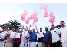  ബന്ധുനിയമന വിവാദം: മന്ത്രി ജലീലിന് സ്വന്തംമണ്ഡലത്തില്‍വെച്ച് കരിങ്കൊടി, മുഖ്യമന്ത്രി നിലപാട് വ്യക്തമാക്കണമെന്ന് കുഞ്ഞാലിക്കുട്ടി