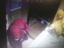 വരന്തരപ്പിള്ളി  എടിഎം കവര്‍ച്ചാശ്രമം: പ്രതികളെ എത്തിച്ച് തെളിവെടുപ്പ് നടത്തി, ബൈക്കില്‍ രക്ഷപ്പെട്ടു