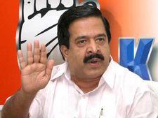 മുഖ്യമന്ത്രിയുടെത് അവകാശലംഘനം, സ്പീക്കറുടെ ശ്രദ്ധയില്‍പ്പെടുത്തുമെന്ന്  ചെന്നിത്തല