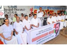   വനിതാ മതിലിനെതിരെ മലപ്പുറത്ത് നവോത്ഥാന സദസ്സുമായി കോണ്‍ഗ്രസ്സ്, വര്‍ഗ്ഗീയ ചേരിതിരിവുണ്ടാക്കി  മുഖ്യമന്ത്രി ഭിന്നിപ്പിക്കുകയാണെന്ന്  കെപിസിസി സെക്രട്ടറി കെപി അബ്ദുല്‍ മജീദ്