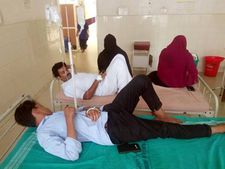 ദേശീയപാതയിലെ റോഡരികില്‍  നിന്ന് പൈനാപ്പിള്‍ വാങ്ങി കഴിച്ചു: മലപ്പുറത്ത് മൂന്ന് പേര്‍ ആശുപത്രിയില്‍! 