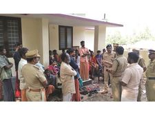 വന്യമൃഗങ്ങളില്‍നിന്ന് സംരക്ഷണം വേണമെന്ന്: ഒളക്കരയില്‍ കോളനിക്കാര്‍ ഒളകരയിലെ വനപാലകരെ ബന്ദികളാക്കി