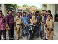 ബൈക്കിൽ കടത്തുക ആയിരുന്ന 4കിലോ കഞ്ചാവുമായി രണ്ട് യുവാക്കൾ പിടിയിൽ: പിടിയിലായത്  എറണാകുളം സ്വദേശികള്‍