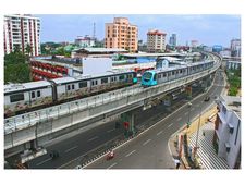 കൊച്ചി മെട്രോ വരുമാനം നൂറു കോടി കവിഞ്ഞു; ടിക്കറ്റിതര വരുമാനത്തിലൂടെ നേടിയത് മികച്ച നേട്ടം!!