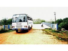 അനുബന്ധറോഡില്ല; കക്കടവ് പാലത്തിലൂടെയുള്ള വാഹനഗതാഗതം സ്വപ്‌നം കണ്ട് പ്രദേശവാസികള്‍