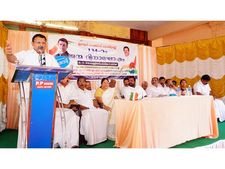 കേരളം ഭരിക്കുന്നത് പിണറായി വിജയെന്ന ഏകശിലാവിഗ്രഹം... ന്യൂനപക്ഷ ഹിംസ നടത്തിയ വ്യക്തിയെ വനിതാമതിലിന്റെ ജോ. കണ്‍വീനറാക്കി, പിണറായിക്കെതിരെ ആഞ്ഞടിച്ച്  കെ മുരളീധരന്‍