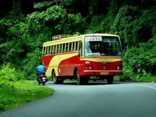 മദ്യപിച്ചെത്തിയ സംഘം കെഎസ്ആര്‍ടിസി ഡ്രൈവറെ മര്‍ദ്ദിച്ചു: ആക്രമിച്ചത് ബൈക്കിലെത്തിയ മൂവര്‍സംഘം ! 