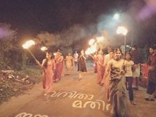 വനിതാ മതില്‍ വിജയിപ്പിക്കാന്‍ സ്‌കൂളവധി; കോഴിക്കോട്ട് പ്രതിഷേധം