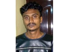 പോലീസുകാരന്റെ കണ്ണിലേക്ക് കറിയൊഴിച്ച് രക്ഷപ്പെട്ടു; മോഷ്ടാവിനെ പിടികൂടാൻ സഹായിക്കുന്നവർക്ക് പാരിതോഷികം, പ്രതി മലപ്പുറം തിരൂർ മേഖലയിലെന്ന് സംശയം!!