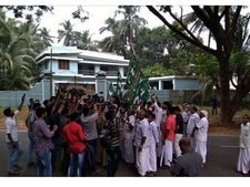 കുഞ്ഞാലിക്കുട്ടിയുടെ വീട്ടിലേക്ക് മാര്‍ച്ച് നടത്തിയ ഐഎന്‍എല്ലിനെ ട്രോളി സോഷ്യല്‍ മീഡിയ