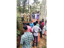 ശബരിമല യുവതി പ്രവേശനം: മലപ്പുറത്ത് കനകദുര്‍ഗയുടെ തറവാട്ടിലേക്കും ഭര്‍ത്തൃ വീട്ടിലേക്കും പ്രതിഷേധം, ശബരിമല കർമസമിതിയുടെ നേതൃത്വത്തിലാണ് മാർച്ചും പ്രതിഷേധവും നടന്നത്!!