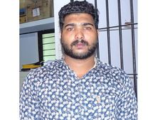 പോലീസുകാരെ  വാഹനം ഇടിച്ചു  കൊലപ്പെടുത്താന്‍ ശ്രമിച്ച പ്രതി  അറസ്റ്റില്‍: