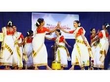പ്രളയാനന്തരം കിഴക്കിന്റെ വെനീസില്‍ സ്‌കൂള്‍ കലോത്സവത്തി്‌ന്റെ ആരവമുയര്‍ന്നു കലാപ്രതിഭകള്‍ക്ക് ഹൃദ്യമായ സ്വീകരണമൊരുക്കി സംഘാടക സമിതി കൊതിയൂറും വിഭവങ്ങളുമായി കലവറ