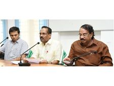 വനിതാമതില്‍ വര്‍ഗീയമാക്കുന്നവര്‍ സ്ത്രീകളെ അപമാനിക്കുന്നു: കേരളത്തെ ഇരുണ്ട യുഗത്തിലേക്ക് കൊണ്ടുപോകാനുളള സംഘടിത നീക്കമാണ് നടക്കുന്നതെന്ന് മന്ത്രി ടിപി രാമകൃഷ്ണൻ