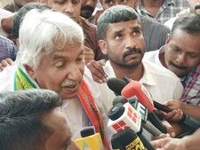  പ്രതിഷേധിക്കാൻ എല്ലാവർക്കും അവകാശമുണ്ട്, അനാവശ്യ ഹർത്താലുകൾ വേണ്ട, സർക്കാർ മദ്യലോപികൾക്ക് അനുകൂലമായി പ്രവർത്തിച്ചെന്ന് ഉമ്മൻചാണ്ടി!!