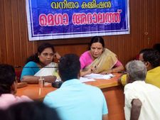  ജീവനോടെയുള്ള സ്വന്തം മാതാവിന് കുഴിമാടമൊരുക്കി മകന്‍, സംഭവം മലപ്പുറത്ത്... റിപ്പോര്‍ട്ട് തേടി വനിതാ കമ്മീഷന്‍