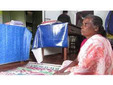 പ്രളയാനന്തര സഹായം ലഭിച്ചില്ല...  ഇടുക്കിയിൽ വിധവയായ വീട്ടമ്മ ഒറ്റയാള്‍ സമരത്തില്‍,  അധികൃതരുടെ അവഗണനയെന്ന് ആരോപണം!!!!