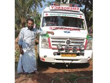 പുതുവര്‍ഷ പുലരിയില്‍ യുവതിക്ക് ആംബുലന്‍സില്‍ സുഖപ്രസവം: സംഭവം തൃശൂരില്‍, അമ്മയും കുഞ്ഞും സുരക്ഷിതര്‍