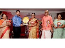  മികച്ച വനിത -ശിശുക്ഷേമ പ്രവര്‍ത്തനത്തിനുള്ള സംസ്ഥാന അവാര്‍ഡ് മലപ്പുറം കലക്ടര്‍  ഏറ്റുവാങ്ങി