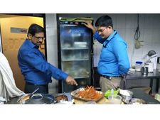  തൊടുപുഴയിലെ ഹോട്ടലുകളില്‍ മിന്നല്‍ പരിശോധന : 9  ഹോട്ടലുകള്‍ക്കെതിരെ നടപടി!!